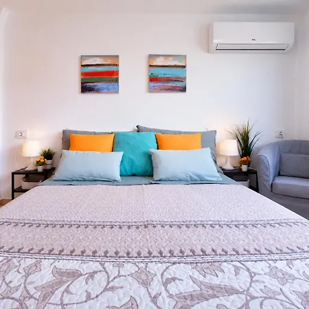 Cozy Penthouse With Ac Pools And Steps To Appartamento