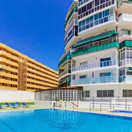 Cozy Penthouse With Ac Pools And Steps To *